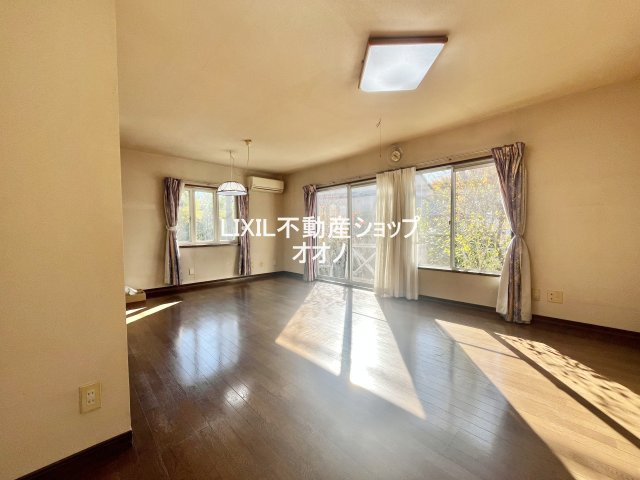 【居間・リビング】 | 加須市花崎北4丁目　中古一戸建