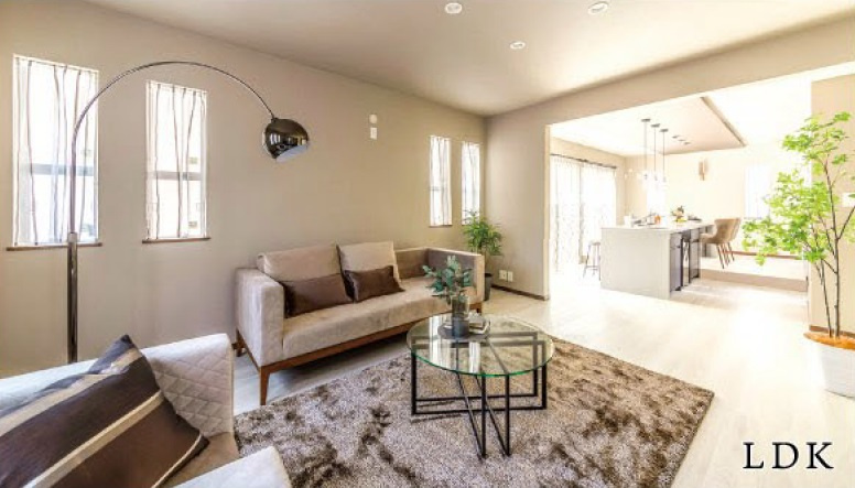 練馬区石神井町7丁目 限定1棟の居間・リビング|急行停車駅「石神井公園」駅徒歩6分！！
高品質×スタイリッシュ　建物面積137.74㎡　2階建
バーキッチンも完備した開放感溢れる27帖のLDK
リビングは一部吹抜け天井
プレミアムな大空間です