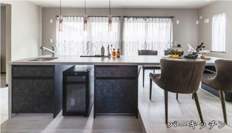 練馬区石神井町7丁目 限定1棟のキッチン|美しくリビングを華やかに演出するバーキッチン
ホームパーティーなどもおこなえます
人が集う自慢の邸宅