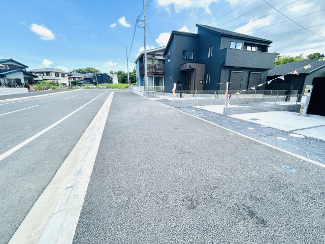 グラファーレ四街道市鹿渡４期の前面道路含む現地写真