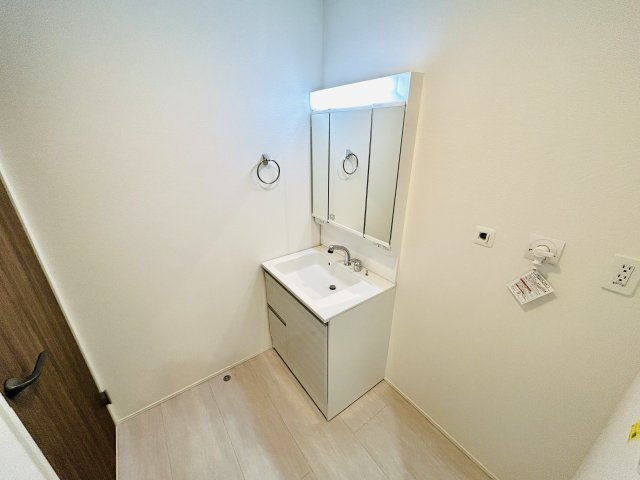 グラファーレ四街道市鹿渡４期の洗面所|建築施工例