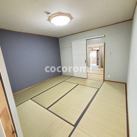 東町平屋の洋室