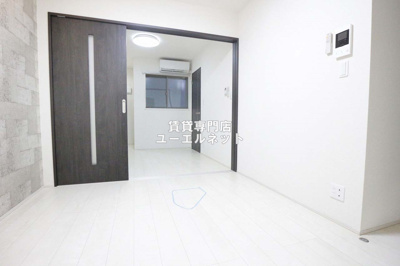 【居間・リビング】 | フジパレス阪急吹田駅南３番館 | ゆったりとくつろげる、落ち着きのある居室空間です