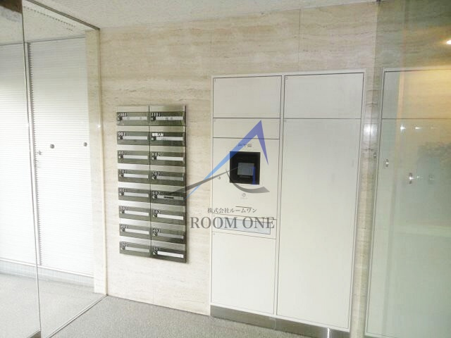 箱崎サザンコートのその他共用部分|集合ポストと宅配ボックスです。