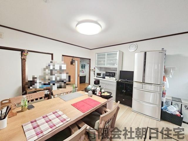 【居間・リビング】 | 加茂町猪尾中古戸建 | おしゃれな居間です