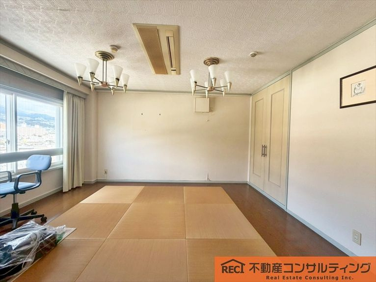 第1サン六甲道ハイツの居間・リビング|3WAYアクセス可能