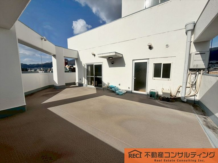 第1サン六甲道ハイツのその他|広いルーフバルコニー付き