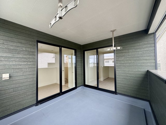 浜名区引佐町金指　第一　全3棟　3号棟のバルコニー|2部屋から行き来でき洗濯物が良く乾きそうです☆

