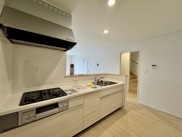 浜名区引佐町金指　第一　全3棟　3号棟のキッチン|アイボリー系のキッチンです。