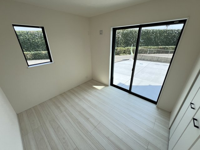 新築　藤岡市森1期　LIGNAGE　１号棟の洋室|　リビング隣の洋室はお子様の遊び部屋としてもちょうどいいですね♪
