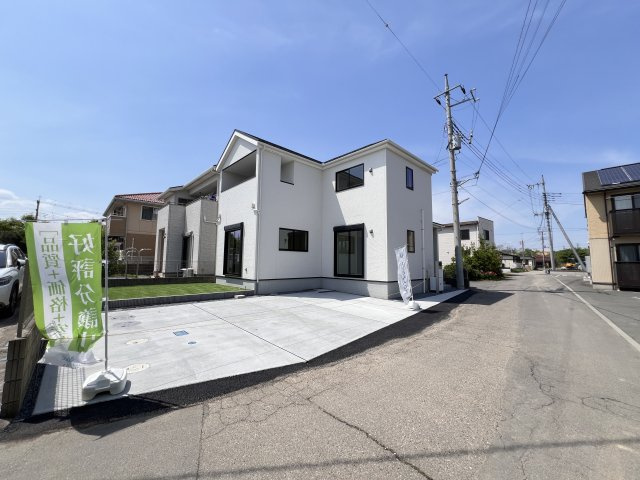 新築　藤岡市森1期　LIGNAGE　１号棟の前面道路含む現地写真|東側接道幅員約4ｍ　南東側接道幅員約4ｍ