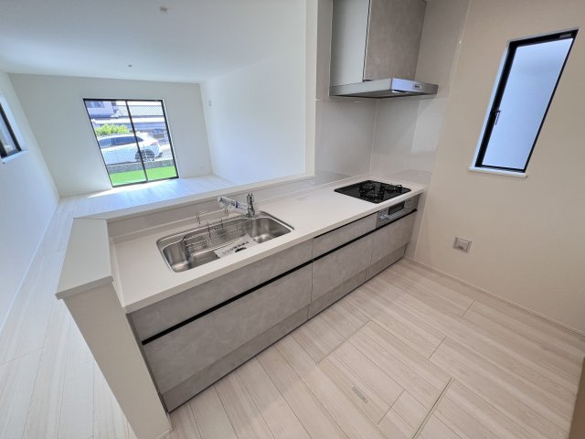 新築　藤岡市森1期　LIGNAGE　１号棟のキッチン|　間口2550ｍｍで作業スペースも広々！換気扇も汚れが付きにくくお掃除がし易い設計です。
