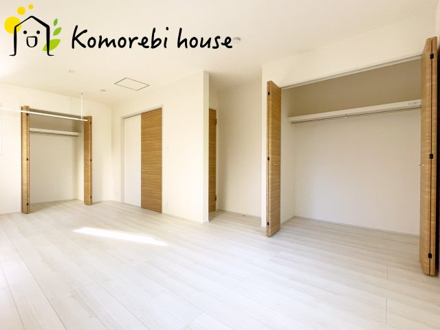 上尾市原市　新築一戸建て　ブルーミングガーデン　01の寝室|今は広い一室、将来は2部屋へ。可動式の間仕切り設置を前提とした設計で、成長に寄り添う使い勝手の良い居室です。															