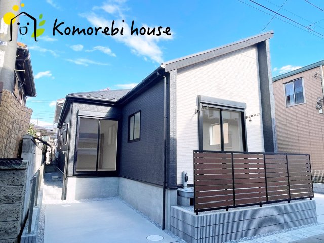 上尾市原市　新築一戸建て　ブルーミングガーデン　01の外観|耐久性に優れたサイディング貼りの外観。雨風に強く、汚れにくい素材で美しさが長持ちします。日々のメンテナンス負担を軽減し、家族の暮らしをしっかり守る安心の新築住宅です。