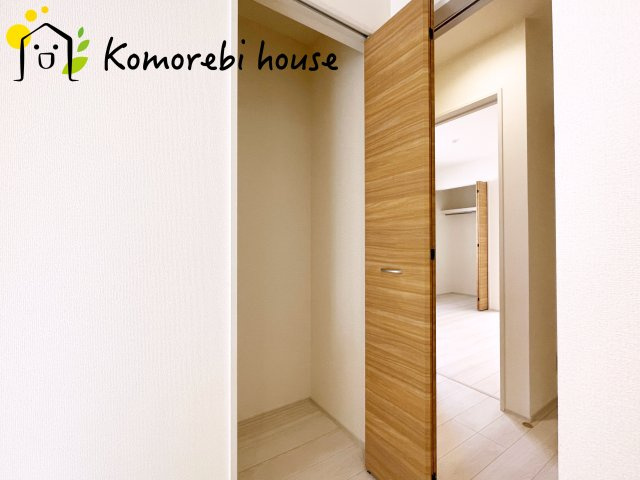 上尾市原市　新築一戸建て　ブルーミングガーデン　01の収納|収納が多いと、生活のリズムが変わります。朝は身支度がサッと済み、夜はリビングが散らからない。家族の荷物が増えてもゆとりを保てる、長く快適に住める収納計画です。															