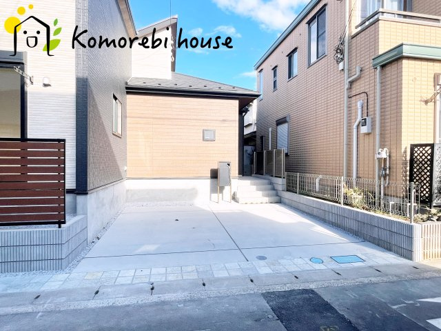 上尾市原市　新築一戸建て　ブルーミングガーデン　01の駐車場|並列2台駐車が可能なゆとりあるスペース。来客時や将来車が増えても安心の使い勝手です。															