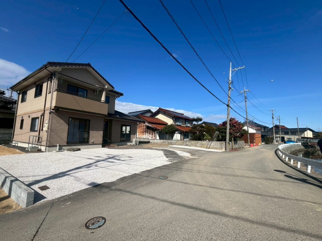 【前面道路含む現地写真】の画像