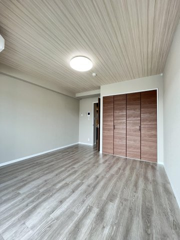 S place bld.の洋室