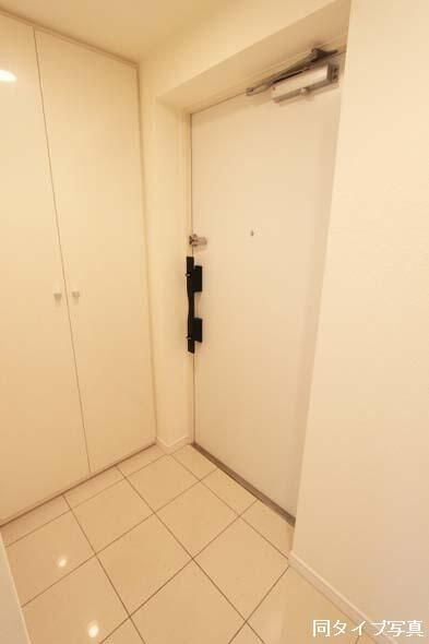 コンフォリア早稲田の玄関