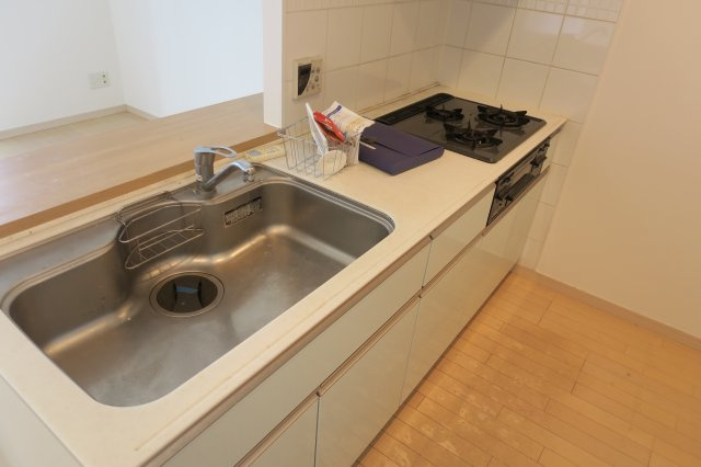 スターフィールド浦和常盤のキッチン|★３口ガスシステムキッチン・都市ガス仕様です。★