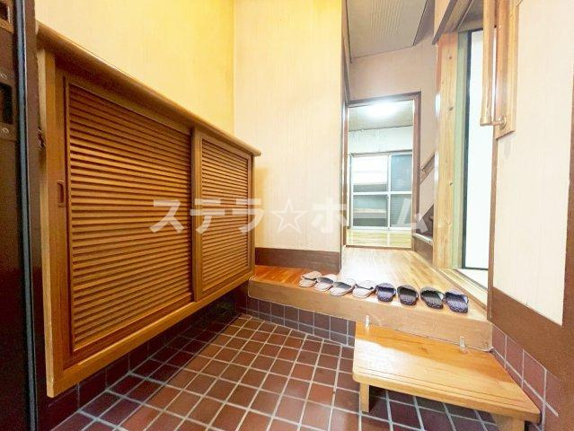 清水3 中古戸建の玄関|落ち着いた玄関です