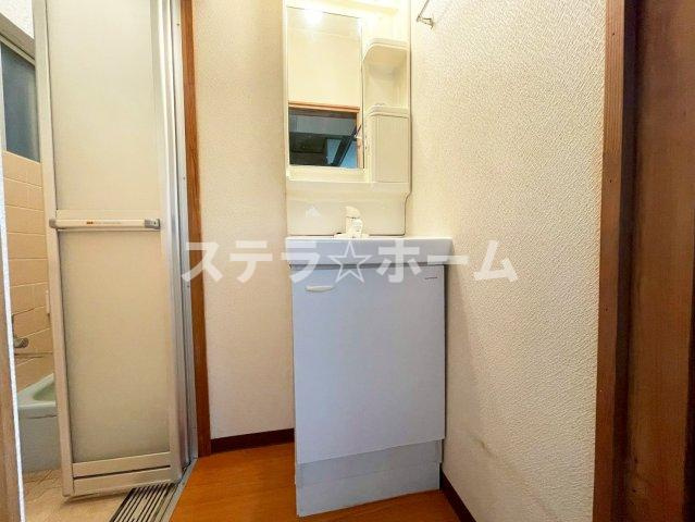 清水3 中古戸建の独立洗面台|独立洗面化粧台が付いています
