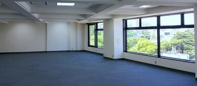 マストビルの内装