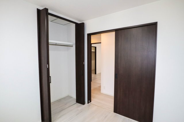 【収納】 | 西淀川区中島１丁目　戸建 | 洋室　約４．０帖のクローゼット