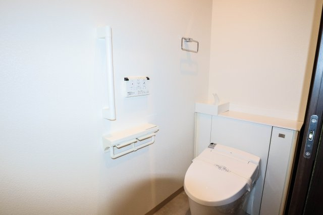 【トイレ】 | 西淀川区中島１丁目　戸建 | １階のトイレ