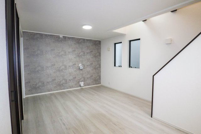 【洋室】 | 西淀川区中島１丁目　戸建 | LDKはゆったり約２０．５帖♪