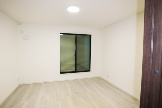 【寝室】 | 西淀川区中島１丁目　戸建 | 洋室　約８．０帖