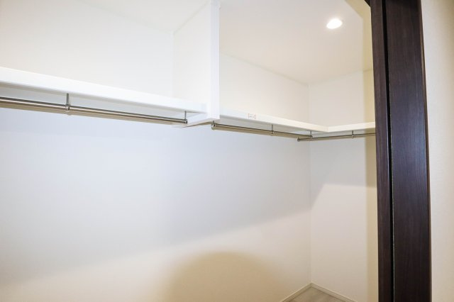 【収納】 | 西淀川区中島１丁目　戸建 | 上部に穴の有る大きなウォークインクローゼット♪

