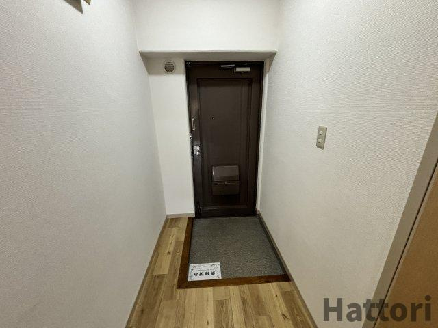 宏栄ハイツの玄関