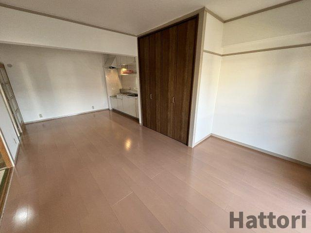 宏栄ハイツの居間・リビング