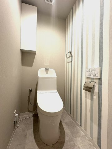 ディオ・フェルティ北野東のトイレ|落ち着いた色調のトイレです