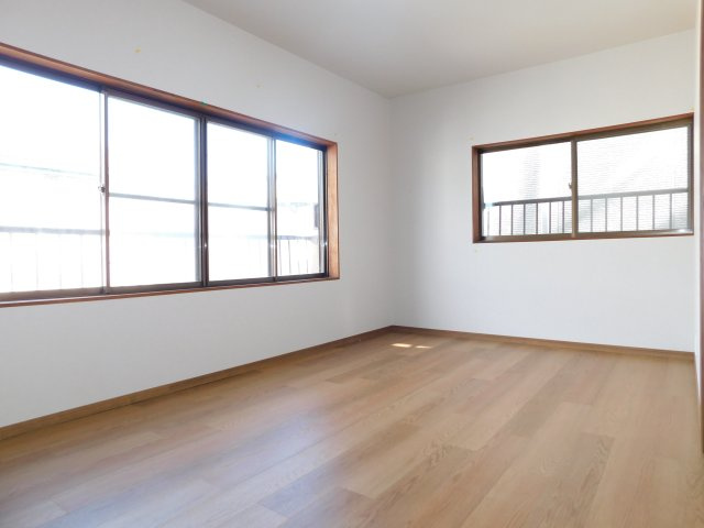 あま市七宝町川部折戸の中古一戸建の洋室|◇洋室◇　　明るい洋室約７．５帖　全居室収納完備！　（２０２５年８月リフォーム済）