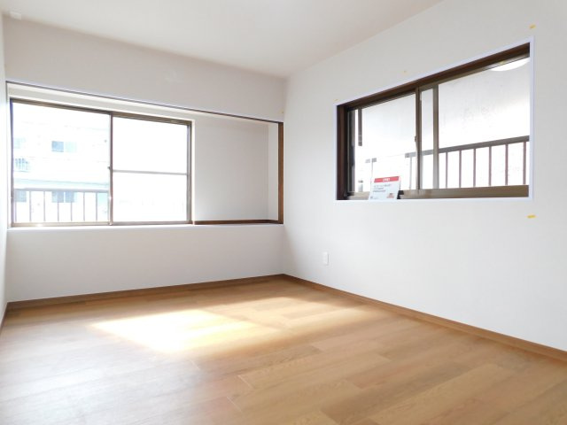 あま市七宝町川部折戸の中古一戸建の洋室|◇洋室◇　　南面で明るい洋室約６．０帖　全居室収納完備！　（２０２５年８月リフォーム済）