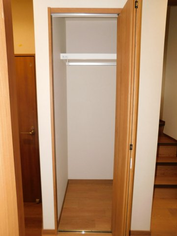 あま市七宝町川部折戸の中古一戸建の収納|◇１階ホール収納◇　　掃除道具の収納や日用品のストックに便利です！