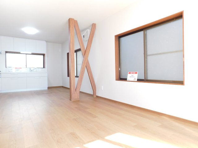 あま市七宝町川部折戸の中古一戸建の居間・リビング|◇リビング◇　　南面で明るいリビング約１４．０帖　陽当り良好で明るいリビングには自然と家族が集まります♪　（２０２５年８月リフォーム済）