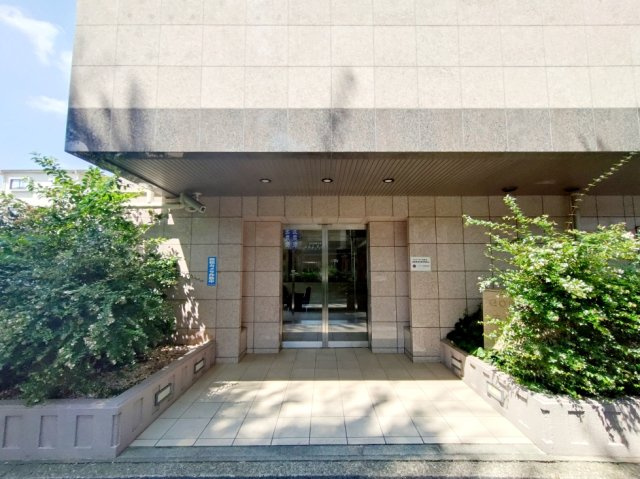 グーディッシュ千歳船橋のエントランス|毎日通るエントランスはこのようになっています