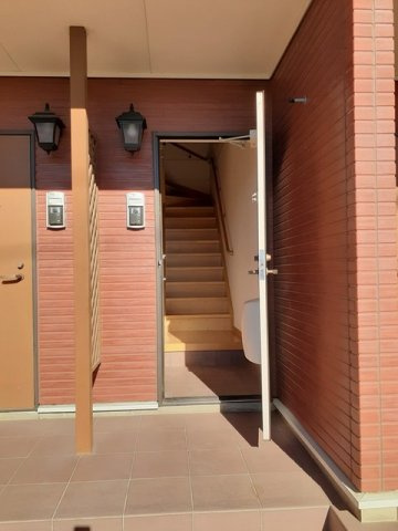 ポプラリテートＡの玄関