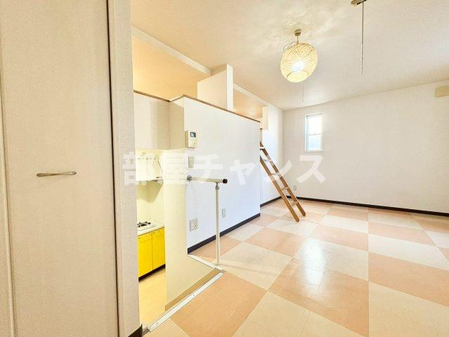 ノヴェル千代田の居間・リビング