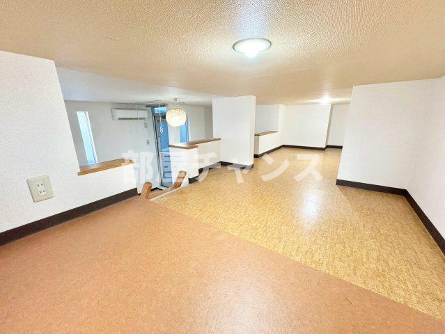 ノヴェル千代田の居間・リビング