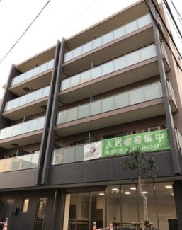 【外観】 | 鉄筋コンクリート造のがっちりとした建物。
