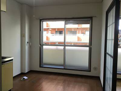 金子ビルの居間・リビング|使いやすいリビングです