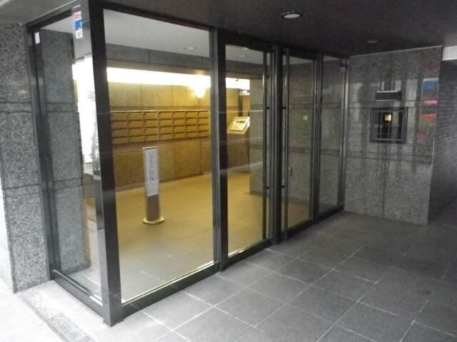 ルーブル森下のエントランス