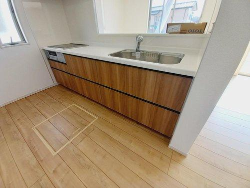 ◇佐糠町東一丁目　2期◇　2号棟　オール電化の新築建売住宅　　日当たり良好♪のキッチン|◆キッチンの写真です◆　目の前にリビングが広がる対面キッチンを採用、キッチンからリビング全体を見渡せる子育て中のご家族にも嬉しい造りです！