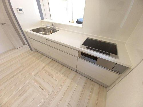 ◇佐糠町東一丁目　2期◇　2号棟　オール電化の新築建売住宅　　日当たり良好♪のキッチン|◆キッチンの写真です◆　対面式キッチンは、リビングの様子を見ながらお料理出来るので、小さなお子様がいらっしゃる方は、安心してお料理出来ますね。