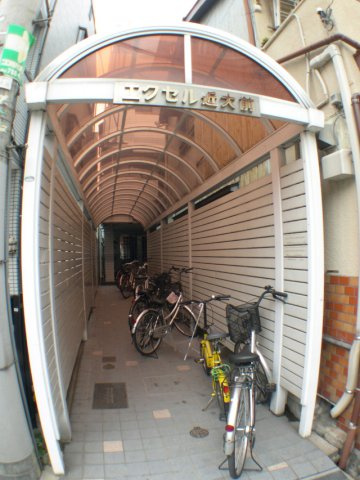 エクセル近大前の外観