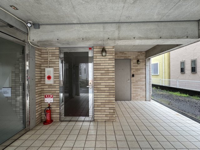 スノーヴァビルのエントランス|建物の内部です